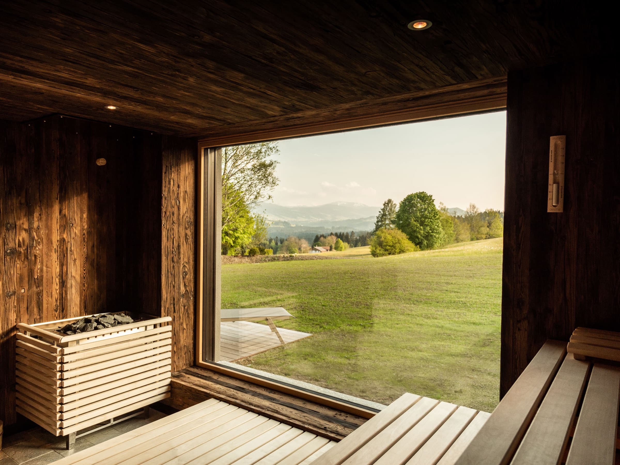 Finnische Sauna mit Panoramablick auf die Bergwelt
