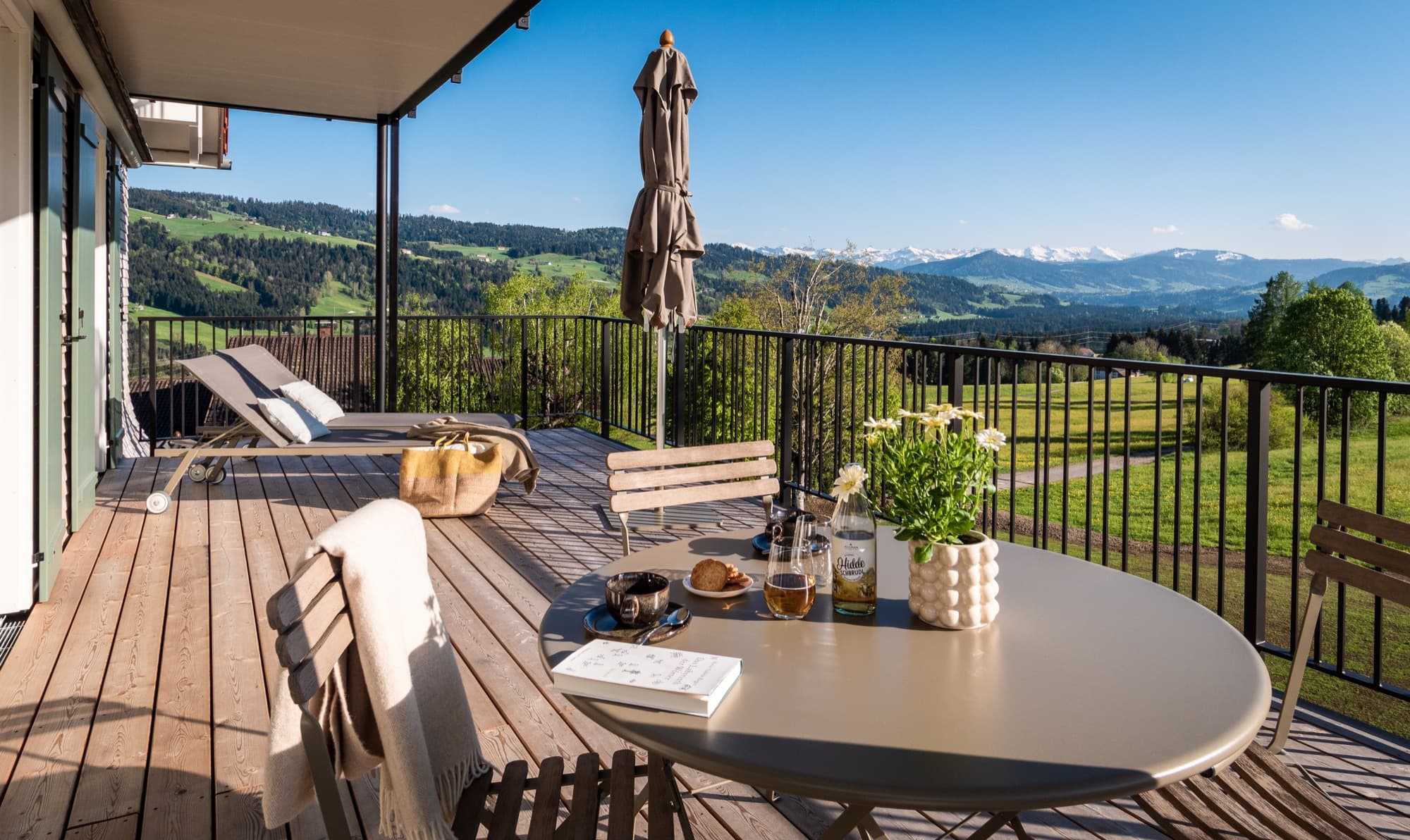 Terrasse mit Bergpanorama